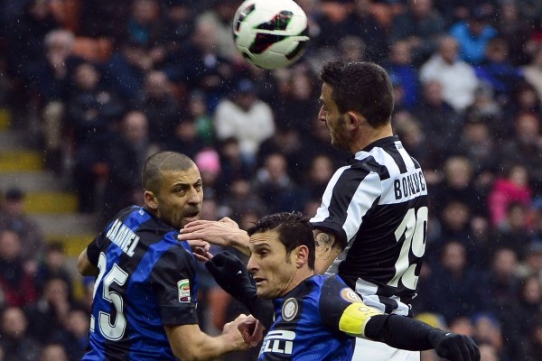  米兰德比争议红牌，VAR判定引发热议  